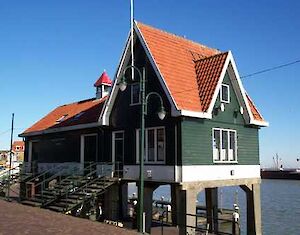 Puzzeltocht de Geheimen van Volendam en Edam met stadsfiets